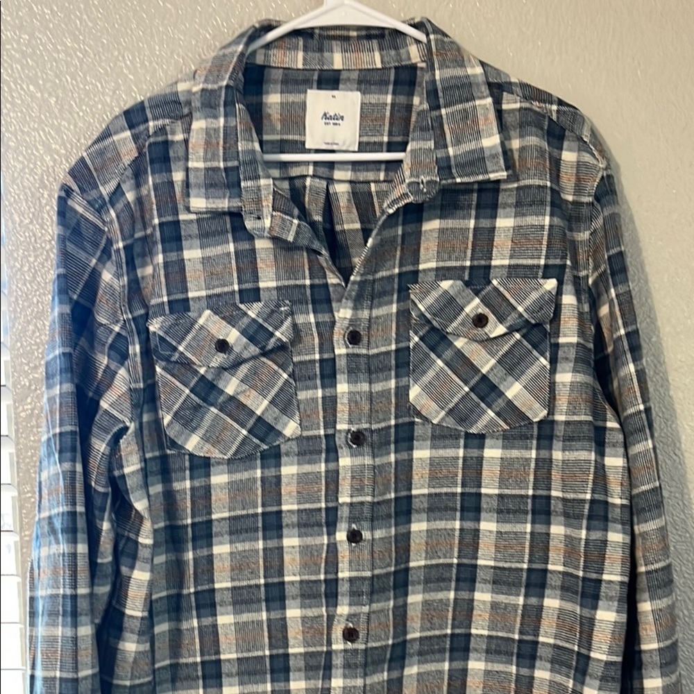 Katin
Plaid Button-Up Shirt